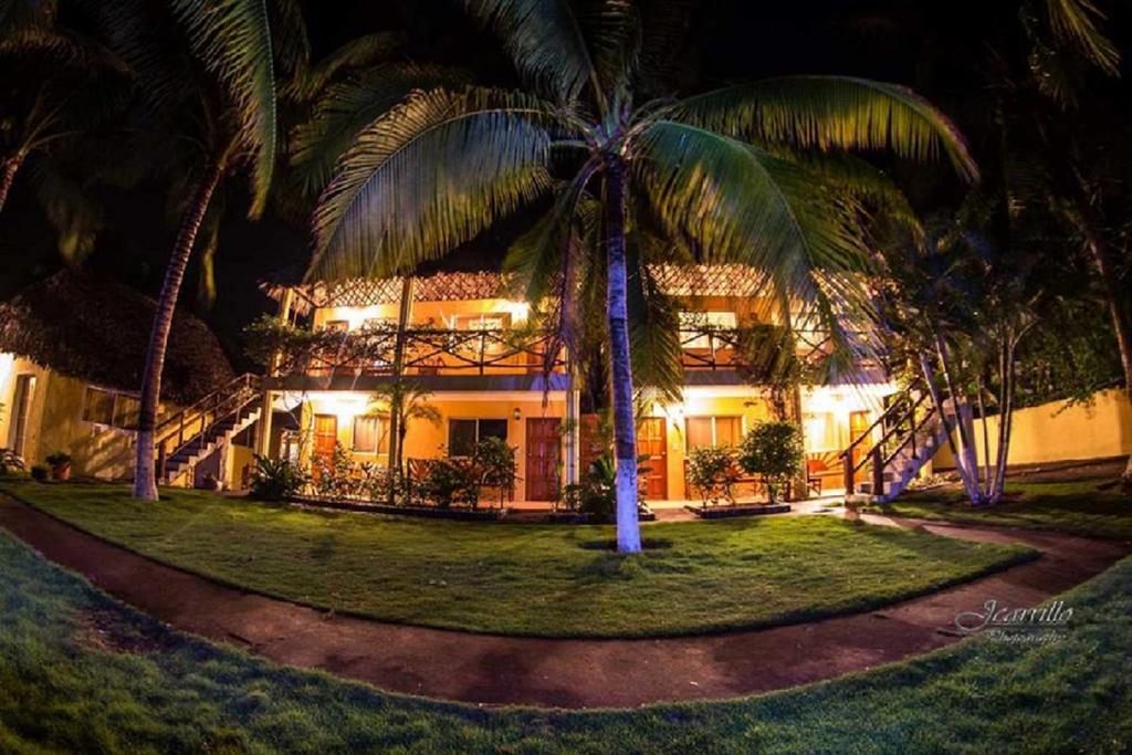 Hotel Cafe Del Sol Монтеррико Экстерьер фото